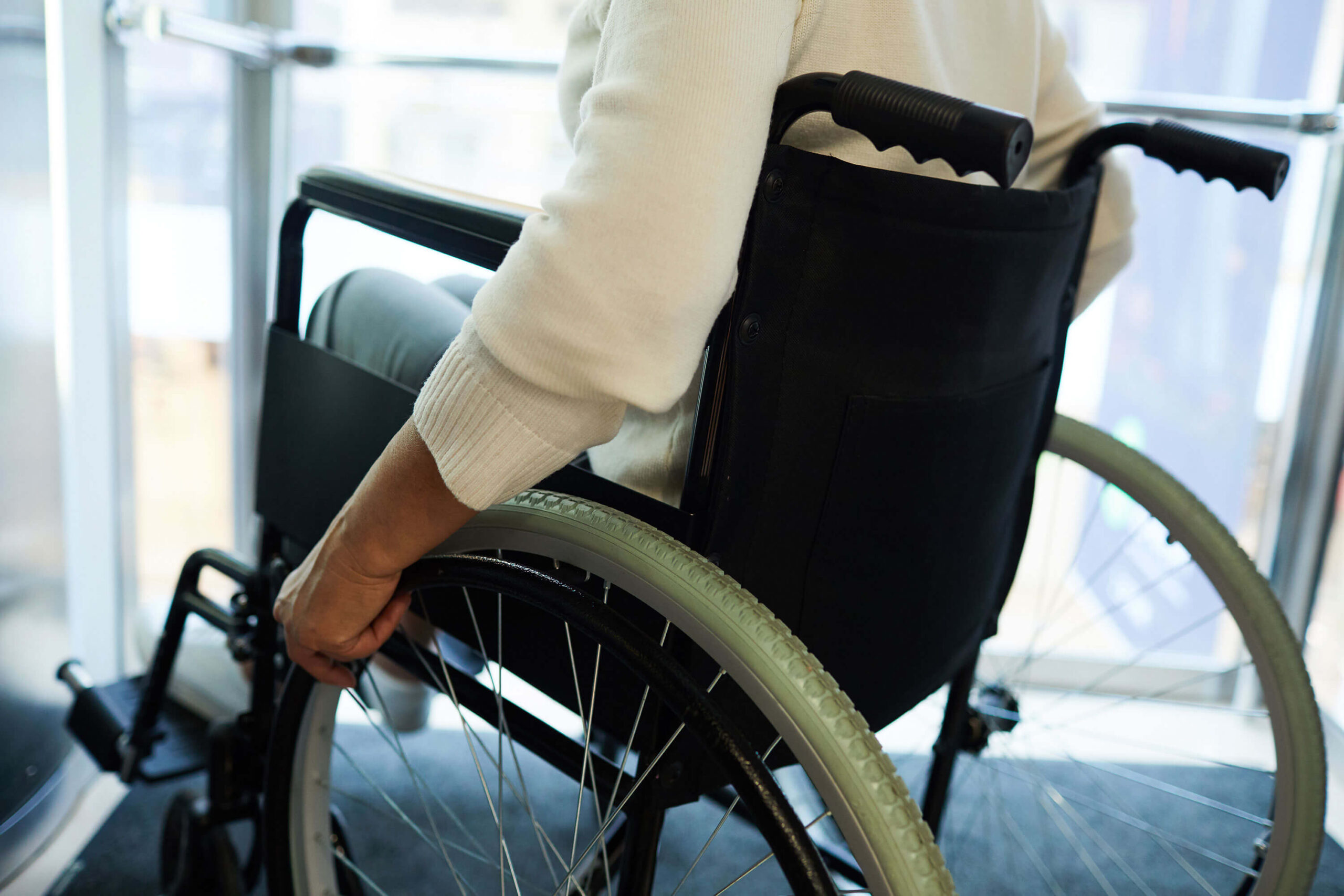 Упростили инвалидность. Инвалидная коляска для МСЭ. Инвалид второй группы. Пенсия по инвалидности фото. Более 800 граждан с инвалидность трудоустроено.